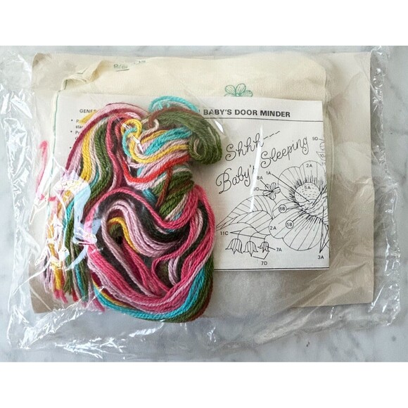 Baby Door Minder The Creative Circle Crewel Embroidery Kit #1911 - NEW 6" x 8" - Picture 6 of 6